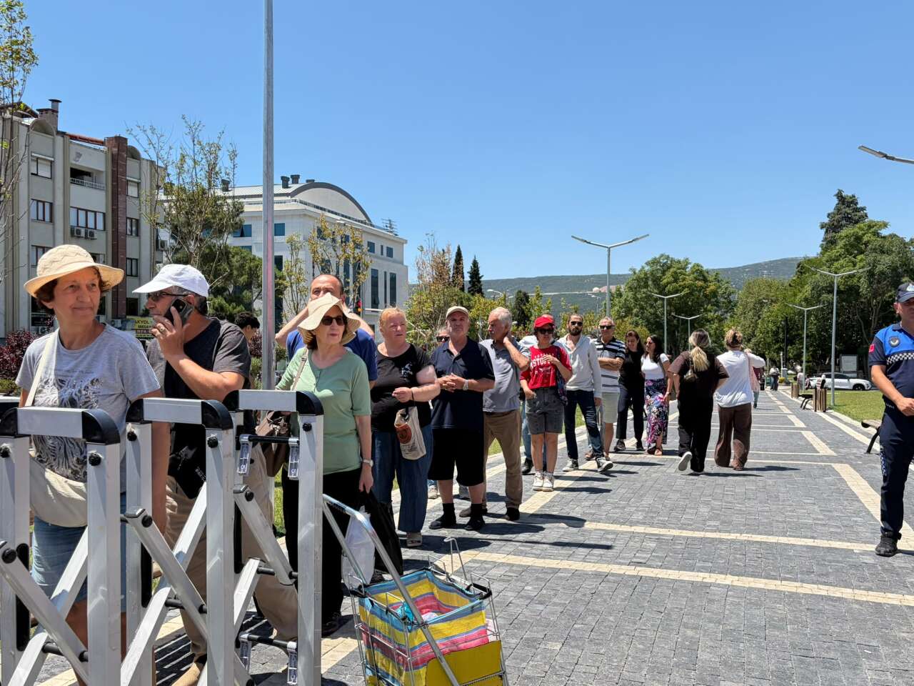 Menteşe’de Aşure Bereketi Paylaşıldı: Başkan Gonca Köksal Aras Vatandaşlarla Bir Araya Geldi 2